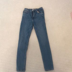 NEVER WORN LIGHT/MEDIUM WASH ZARA TRF JEANS💙
